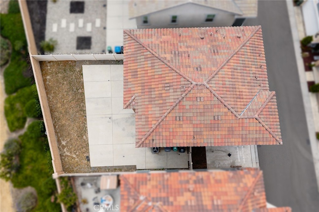 https://media.crmls.org/medias/2f901cba-d049-4e3e-a19b-602f041d3a17.jpg?preset=X-Large