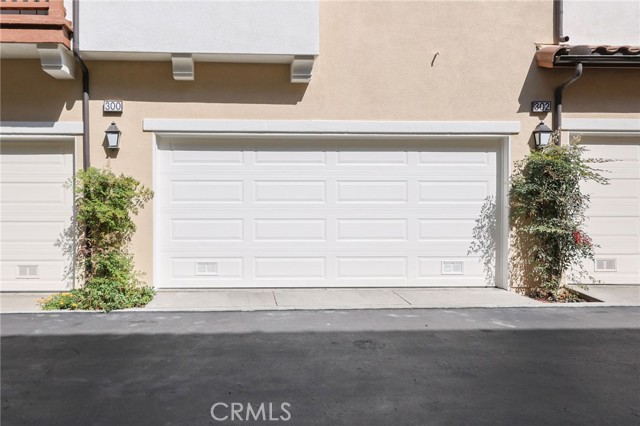 300 Dewdrop, Irvine CA: https://media.crmls.org/medias/2f903719-e075-410f-a983-6706590d04fe.jpg