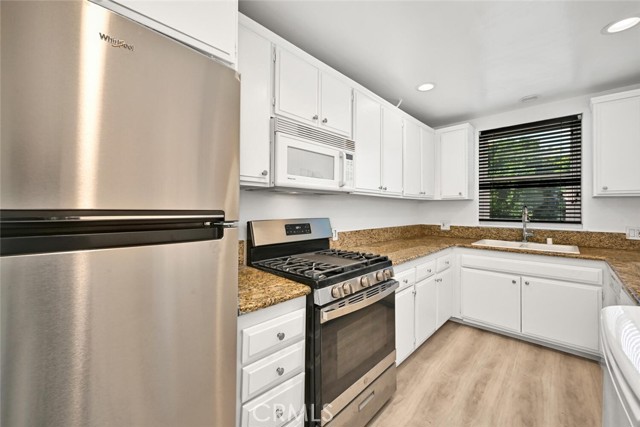 Detail Gallery Image 11 of 31 For 11670 W Sunset Bld #212,  Los Angeles,  CA 90049 - 1 Beds | 1 Baths