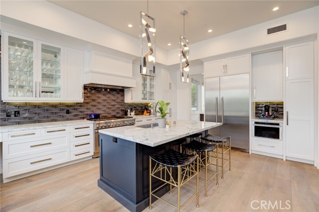 665 19th Street, Manhattan Beach, California 90266, 5 Bedrooms Bedrooms, ,7 BathroomsBathrooms,Residential,Sold,19th,SB22011803