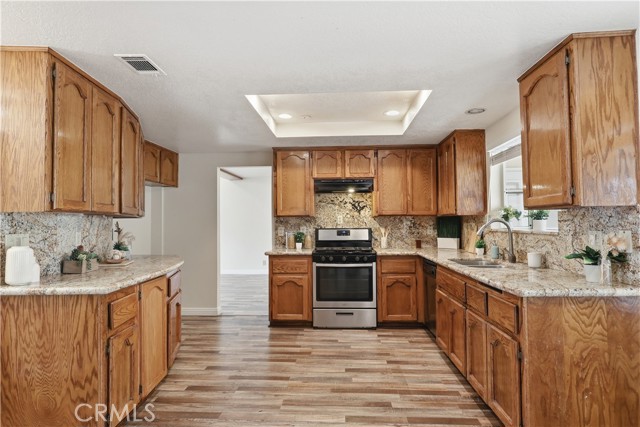 Detail Gallery Image 11 of 29 For 17850 Portside Ln, Victorville,  CA 92395 - 5 Beds | 4 Baths