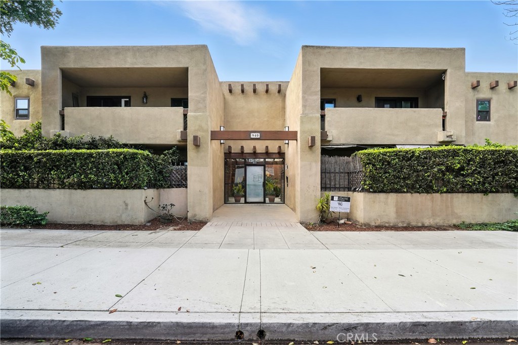 940 E 3rd Street #10