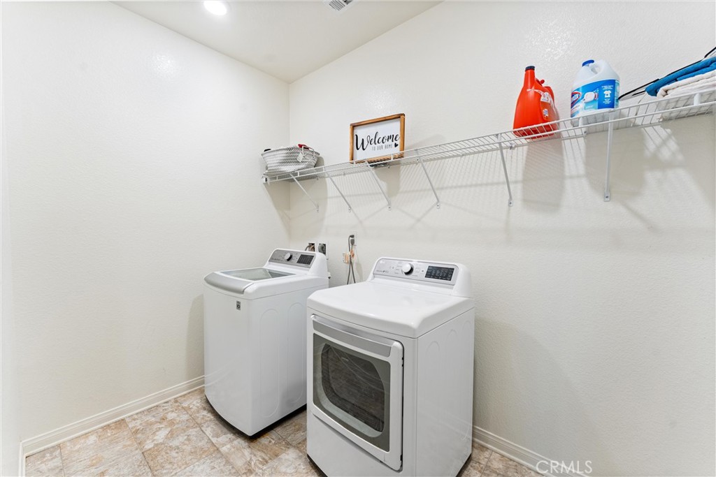 https://media.crmls.org/medias/2f9340f7-38c4-49ad-b5f0-ddac03c8bd58.jpg?preset=X-Large