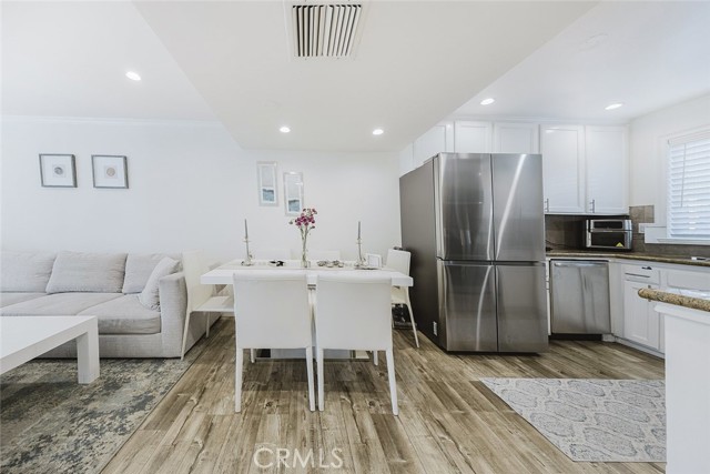 Detail Gallery Image 8 of 38 For 6667 Wilbur Ave #37,  Reseda,  CA 91335 - 3 Beds | 2 Baths