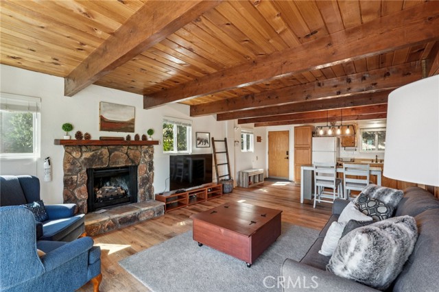 Detail Gallery Image 9 of 24 For 2409 Spring Oak Dr, Running Springs,  CA 92382 - 2 Beds | 2 Baths