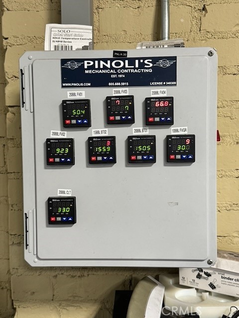 585 E Thompson Boulevard, Ventura CA: https://media.crmls.org/medias/2f93b1c6-60b7-4820-a789-fa13183c5ff0.jpg