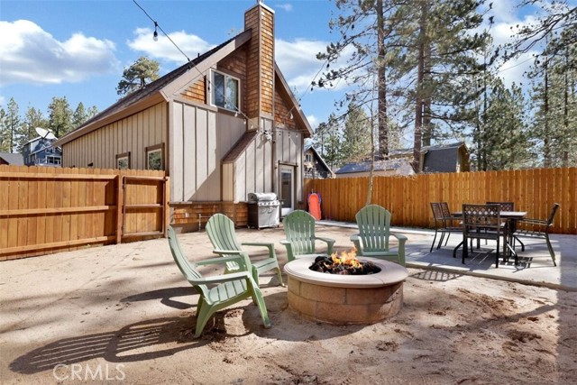 Detail Gallery Image 2 of 32 For 40221 Esterly Ln, Big Bear Lake,  CA 92315 - 3 Beds | 2/1 Baths