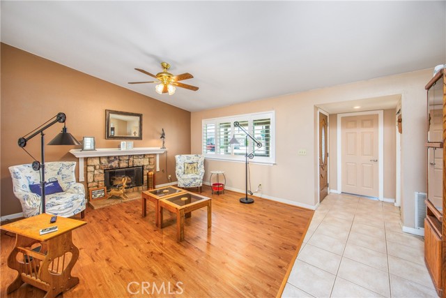 7571 Willow Way, Highland CA: https://media.crmls.org/medias/2f95b0d6-c4f7-4b68-bcf1-41210bc01d67.jpg