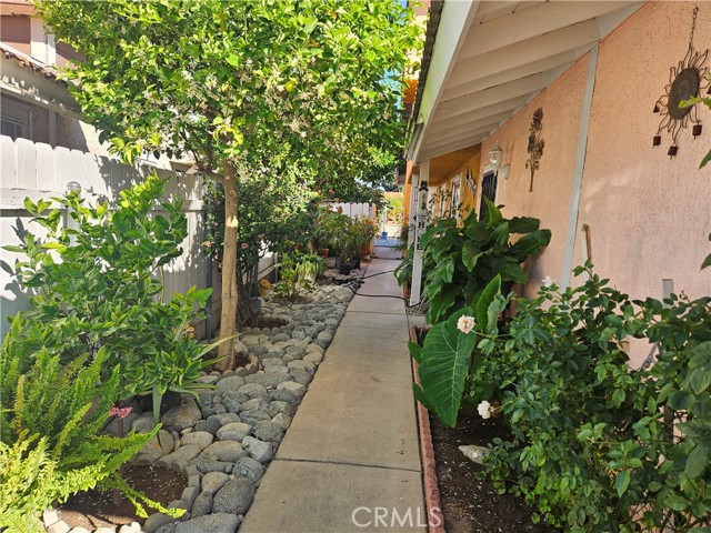 Detail Gallery Image 2 of 14 For 23466 Yee St, Moreno Valley,  CA 92553 - 3 Beds | 2 Baths