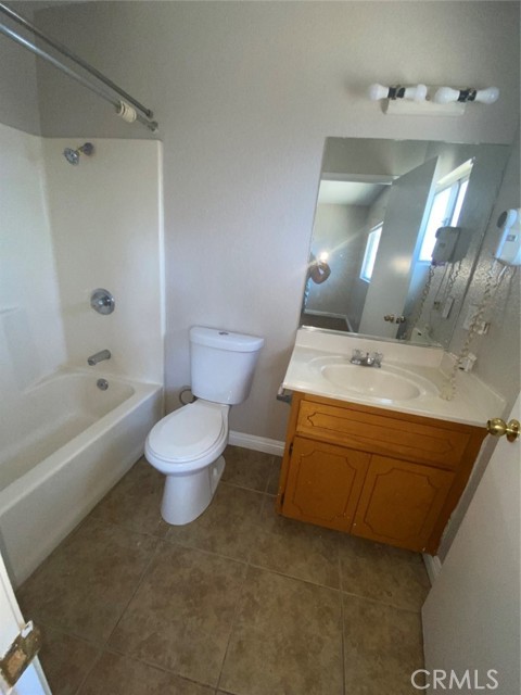 Detail Gallery Image 9 of 18 For 21061 Nisqually Rd #C,  Apple Valley,  CA 92308 - 2 Beds | 2 Baths
