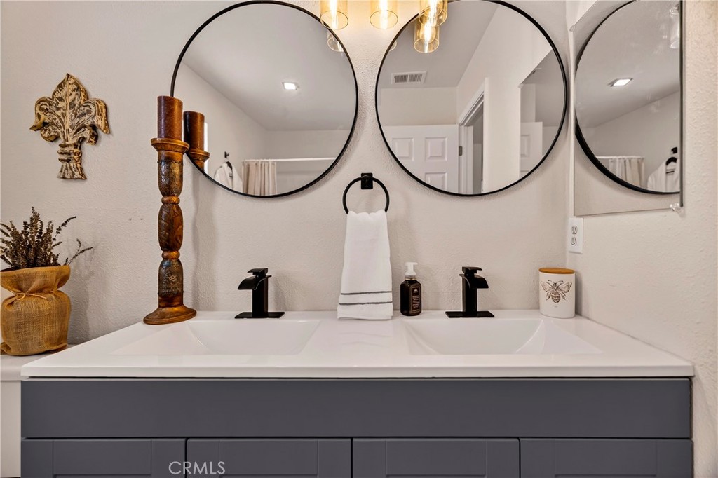 https://media.crmls.org/medias/2f964911-3fb6-4b7d-a8e7-619d29bfcfbb.jpg?preset=X-Large