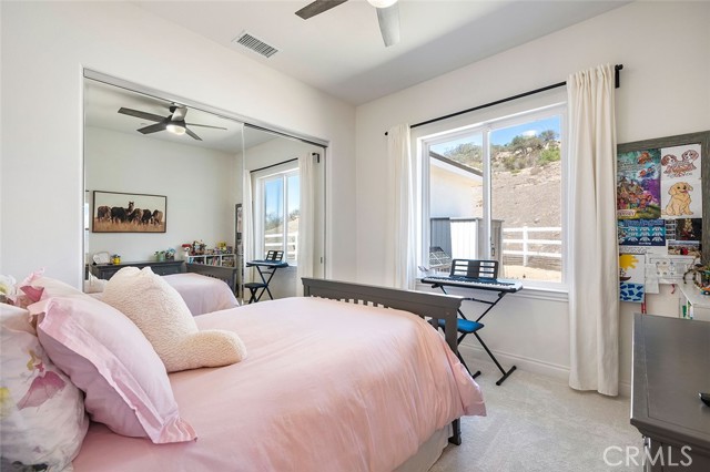 38566 Vista Del Bosque, Murrieta CA: https://media.crmls.org/medias/2f96fa79-f530-4ab9-bff4-d26c78d5d1d9.jpg