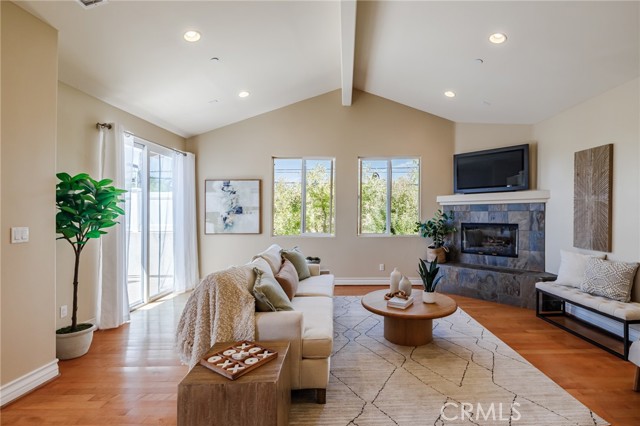 Detail Gallery Image 9 of 46 For 2210 Mathews Ave a,  Redondo Beach,  CA 90278 - 3 Beds | 2/1 Baths
