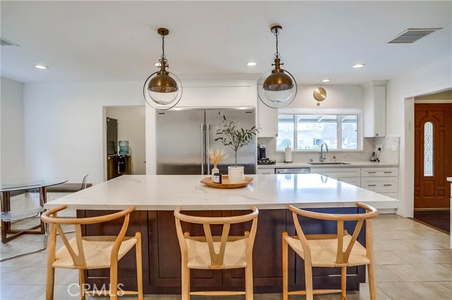 12415 Killion Street, Valley Village CA: https://media.crmls.org/medias/2f997908-25ca-4715-b06b-2aa6924ba95e.jpg