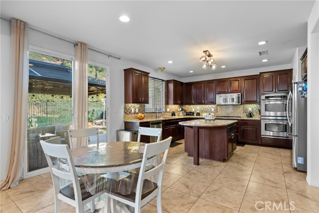 35424 Saddle Hill Road, Lake Elsinore CA: https://media.crmls.org/medias/2f999e6b-0031-48fa-9731-e934e1a34a5f.jpg