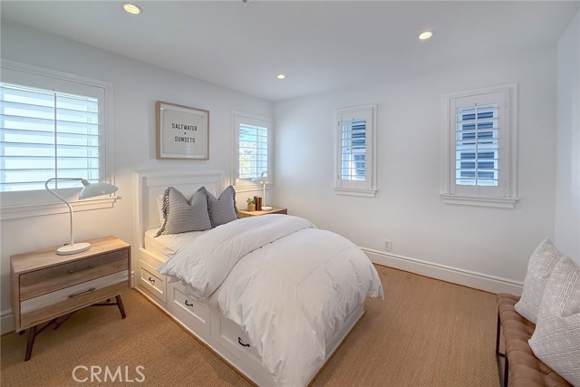 Detail Gallery Image 31 of 36 For 1111 E Balboa Bld, Newport Beach,  CA 92661 - 5 Beds | 4/1 Baths