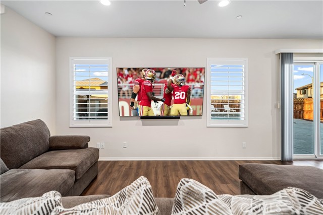 Detail Gallery Image 24 of 49 For 2434 Lugar Hermoso Ct, Rosamond,  CA 93560 - 4 Beds | 2/1 Baths