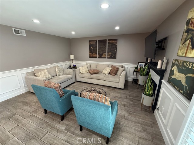 Detail Gallery Image 7 of 22 For 1053 Border Ave, Corona,  CA 92882 - 2 Beds | 2 Baths