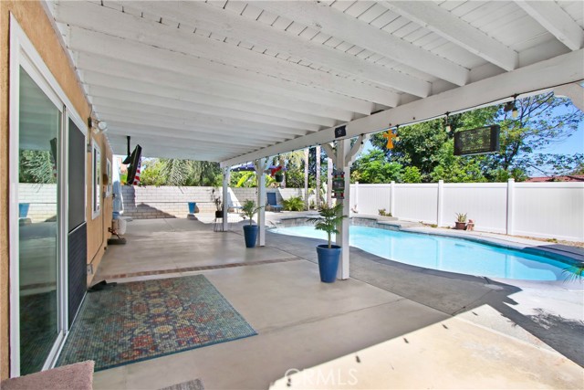 19376 Lambeth Ct, Riverside CA: https://media.crmls.org/medias/2f9aaaa0-755e-4d7d-b6fb-2f505f95b375.jpg