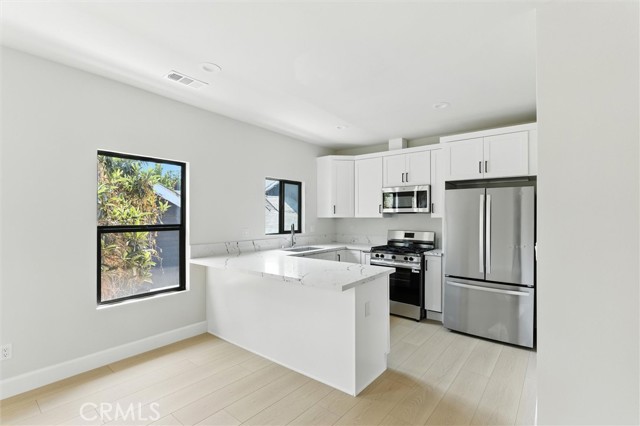 Detail Gallery Image 9 of 20 For 1172 Wilton, Hollywood,  CA 90038 - 2 Beds | 1 Baths