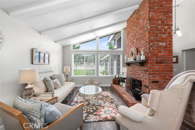 1092 Deborah Street, Upland CA: https://media.crmls.org/medias/2f9bebfc-16f6-45ce-b233-799e25ff37cf.jpg