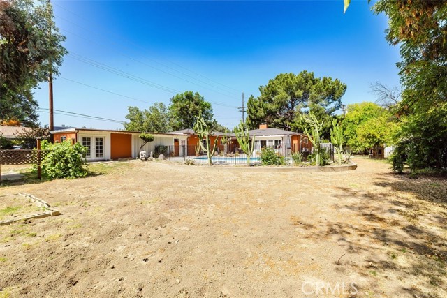 5800 Winnetka Avenue, Woodland Hills CA: https://media.crmls.org/medias/2f9c7d13-b819-49f1-a192-af5e9a0bd9e2.jpg