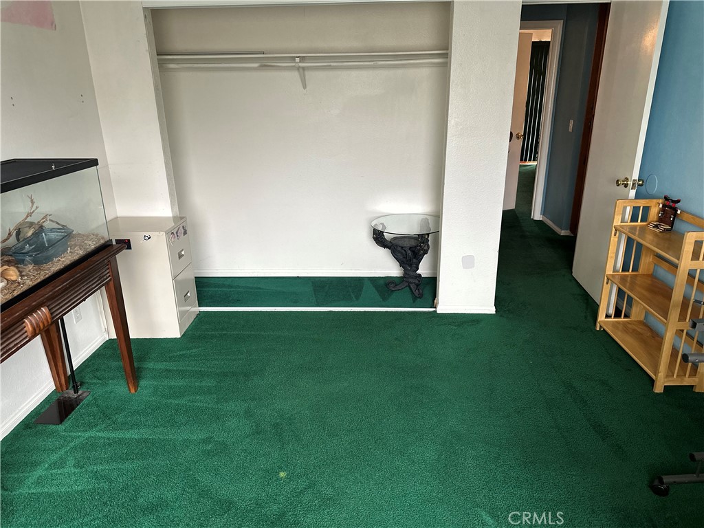 https://media.crmls.org/medias/2f9c8a77-f56b-4885-8fa4-72ae936ffa75.jpg?preset=X-Large