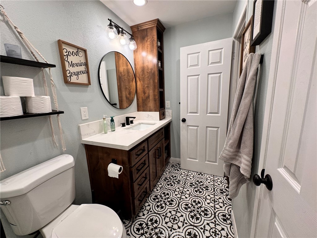 https://media.crmls.org/medias/2f9d2ca7-e910-4d39-9a19-9995957b4e65.jpg?preset=X-Large