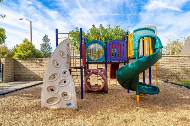 Detail Gallery Image 35 of 36 For 25492 via Dalia, Valencia,  CA 91355 - 5 Beds | 3 Baths