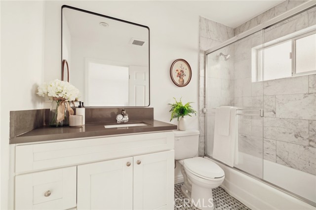Detail Gallery Image 13 of 26 For 1918 11th St #D,  Santa Monica,  CA 90404 - 2 Beds | 2 Baths