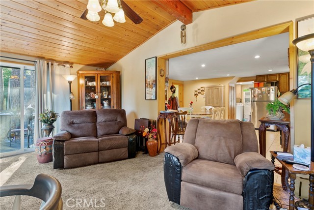 Detail Gallery Image 4 of 11 For 22864 Alder Ln, Crestline,  CA 92325 - 2 Beds | 1/1 Baths