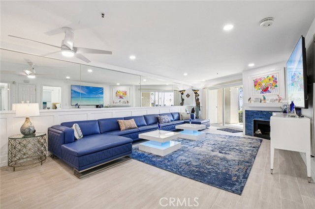 200 Pacific Coast, Huntington Beach CA: https://media.crmls.org/medias/2f9e8dab-7306-4bc2-8c16-51d351e7d069.jpg