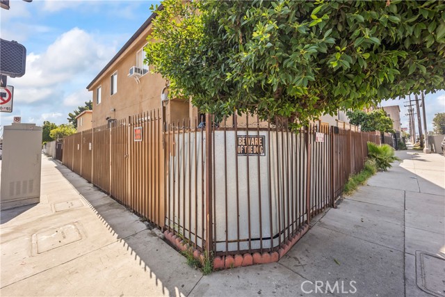 6102 S San Pedro Street, Los Angeles CA: https://media.crmls.org/medias/2f9ea708-0ac1-4f5b-8ab5-b24c6c5de4c1.jpg