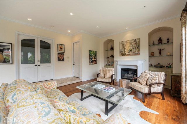 Detail Gallery Image 8 of 52 For 880 11th, Manhattan Beach,  CA 90266 - 5 Beds | 5 Baths