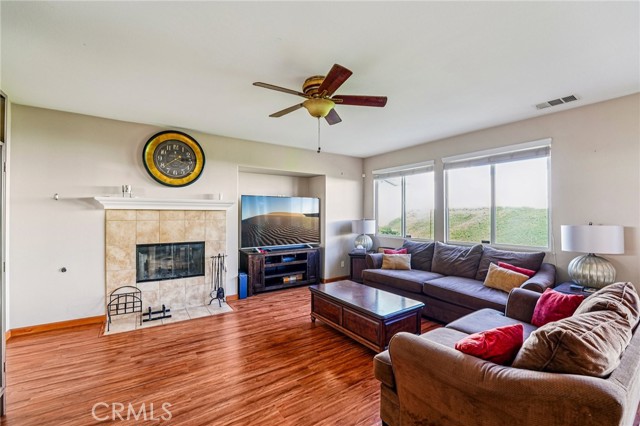 Detail Gallery Image 6 of 27 For 13302 Patricia Ln, Moreno Valley,  CA 92553 - 4 Beds | 3 Baths