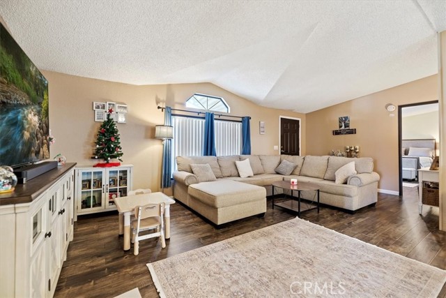 Detail Gallery Image 16 of 47 For 4901 Green River #181,  Corona,  CA 92880 - 3 Beds | 2 Baths