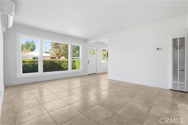 577 Herrington N Avenue, San Bernardino CA: https://media.crmls.org/medias/2fa0f345-7731-4c97-a4ea-133d83754874.jpg