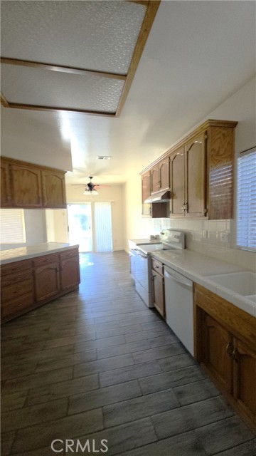 Detail Gallery Image 13 of 28 For 9909 Mona Lisa Ln, Bakersfield,  CA 93312 - 3 Beds | 2 Baths