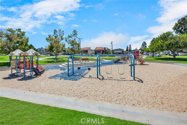 4736 Cielo Drive, Huntington Beach CA: https://media.crmls.org/medias/2fa19435-b0e8-487b-8edc-cbe38e2d135a.jpg
