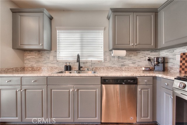 29428 Bamboo Court, Winchester CA: https://media.crmls.org/medias/2fa267c8-88ee-4572-b190-90d0d52de1a3.jpg