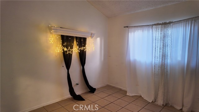 Detail Gallery Image 5 of 11 For 38616 Division, Palmdale,  CA 93550 - 3 Beds | 2 Baths