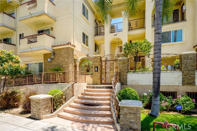 540 E Angeleno Avenue, Burbank CA: https://media.crmls.org/medias/2fa3c50c-f14c-4c3b-8126-2ed5f9321514.jpg