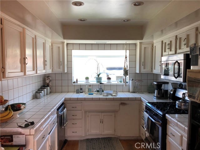 636 23rd Street, Manhattan Beach, California 90266, 4 Bedrooms Bedrooms, ,2 BathroomsBathrooms,Residential,Sold,23rd,SB21125947