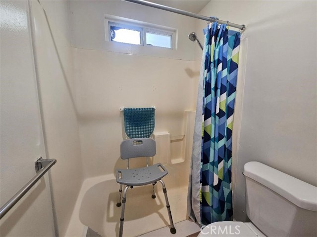 Detail Gallery Image 8 of 14 For 17441 Hiawatha St, Granada Hills,  CA 91344 - 5 Beds | 3 Baths