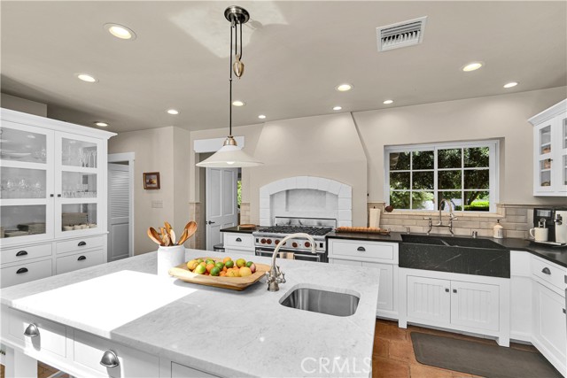 Detail Gallery Image 12 of 59 For 18090 Karen Dr, Encino,  CA 91316 - 4 Beds | 2/1 Baths