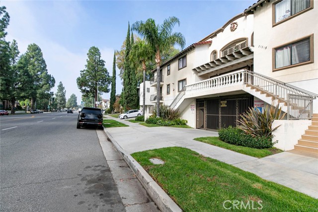 Detail Gallery Image 3 of 21 For 17115 Chatsworth St, Granada Hills,  CA 91344 - – Beds | – Baths