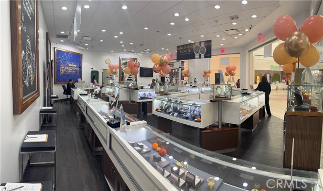 217 Stonewood Street, Downey CA: https://media.crmls.org/medias/2fa5d070-843c-4f33-a872-51ab2e73567e.jpg