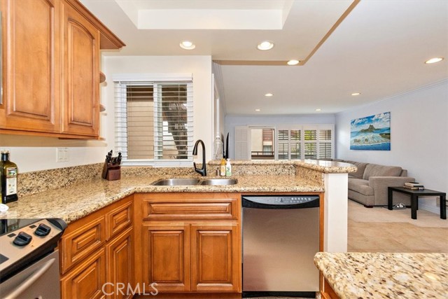 Detail Gallery Image 10 of 26 For 5927 Armaga Spring Rd #E,  Rancho Palos Verdes,  CA 90275 - 2 Beds | 2 Baths