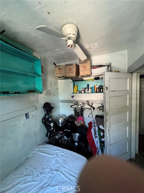 1327 S Gage Avenue, Los Angeles CA: https://media.crmls.org/medias/2fa64420-3d5c-4d9d-925e-5ee43019de77.jpg