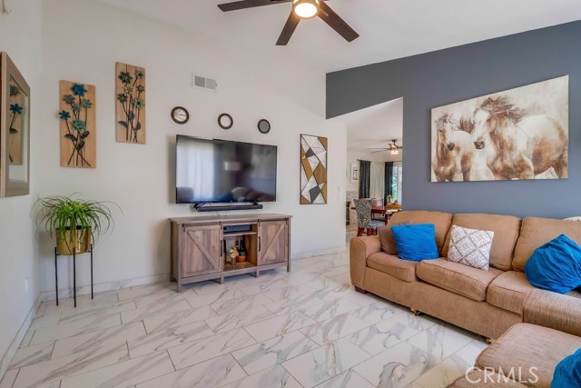 2846 Nandina Drive, Palmdale CA: https://media.crmls.org/medias/2fa665ff-6144-4951-9737-571875668218.jpg
